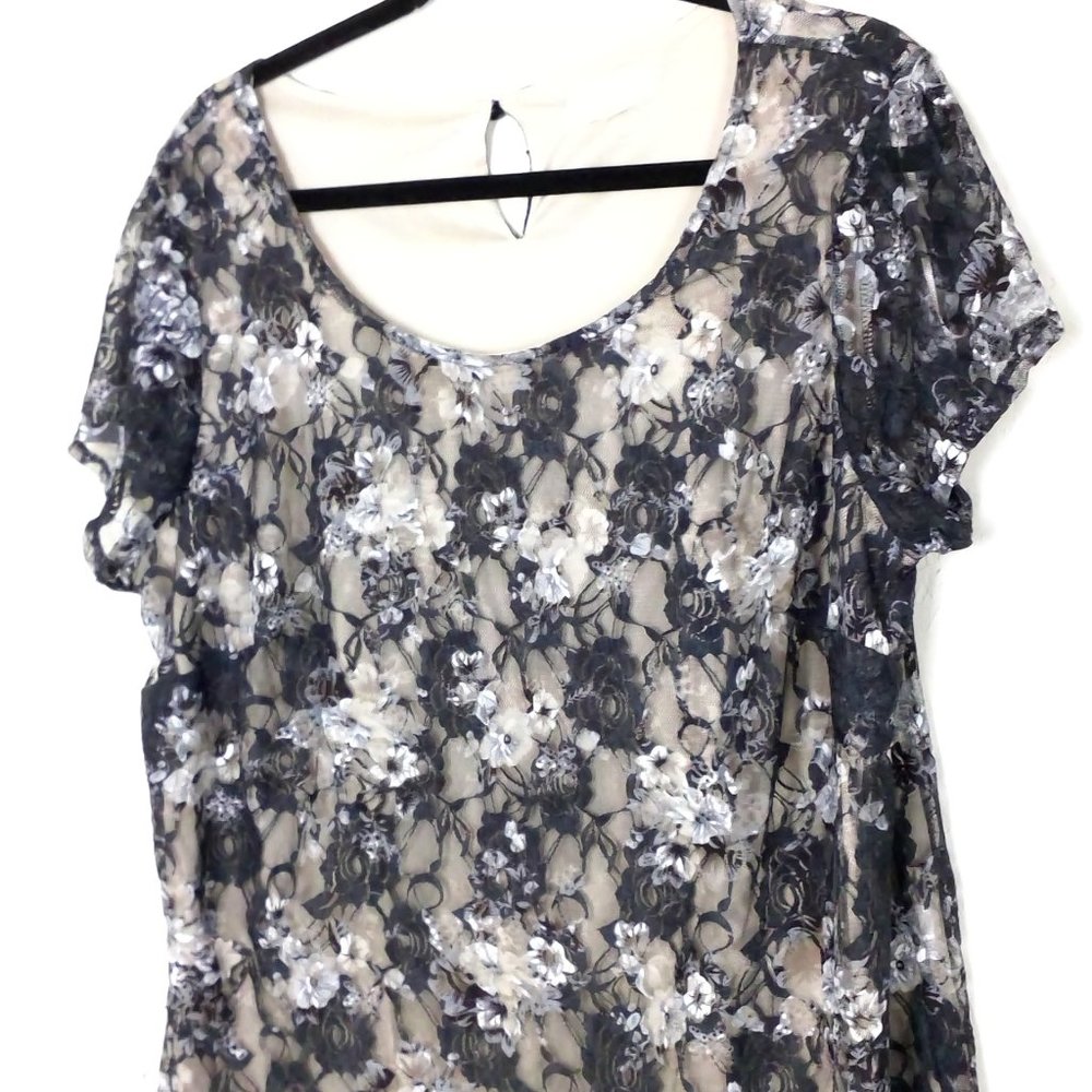 🤑2/$10 EUC Adiva Black Lace top beige lining